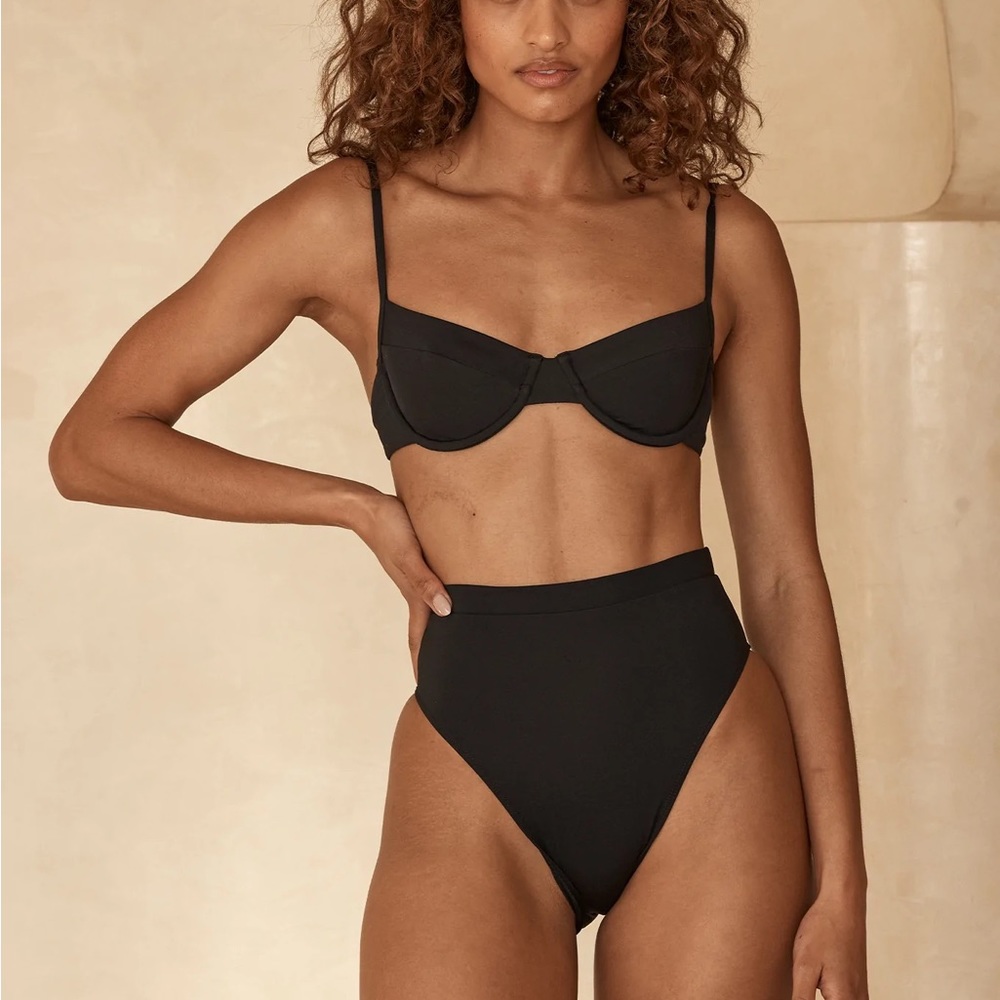 Monday Swimwear Maui Top